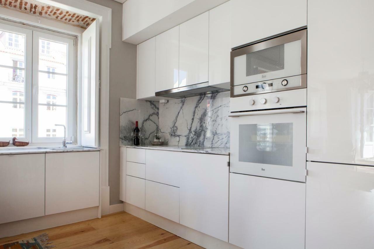 Alfama Sophisticate Flat With Balconies 2Bedrs 2Baths & Ac In 19Th Century Building Historic Center Apartment Lisbon Bagian luar foto