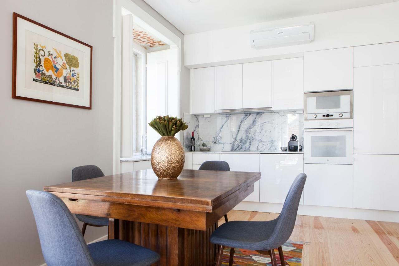 Alfama Sophisticate Flat With Balconies 2Bedrs 2Baths & Ac In 19Th Century Building Historic Center Apartment Lisbon Bagian luar foto