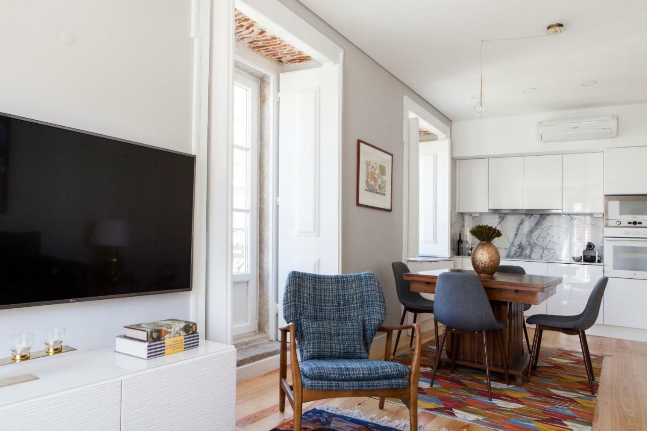 Alfama Sophisticate Flat With Balconies 2Bedrs 2Baths & Ac In 19Th Century Building Historic Center Apartment Lisbon Bagian luar foto